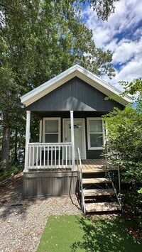 Building Photo - Cute Tiny Home on the Bayou!