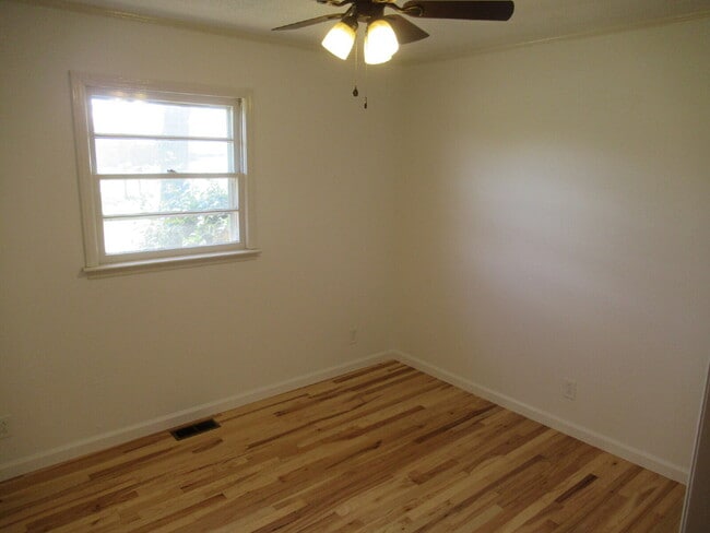 Building Photo - Charming 3-Bedroom Brick Home for Rent on the West Side of Lincolnton!