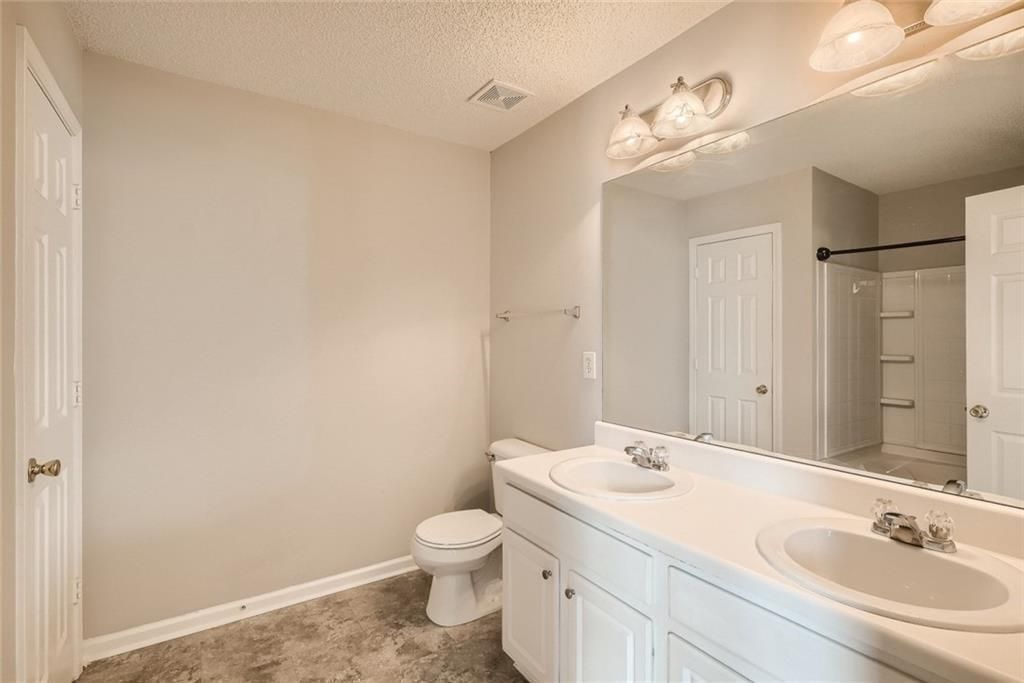 Building Photo - 707 Breeze Ln