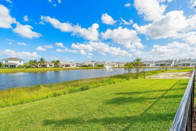 Building Photo - 9237 Crestview Cir