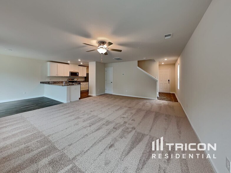 Building Photo - 2124 Southlea Dr