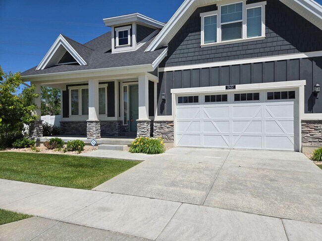 Building Photo - 2422 N Penstemon Wy