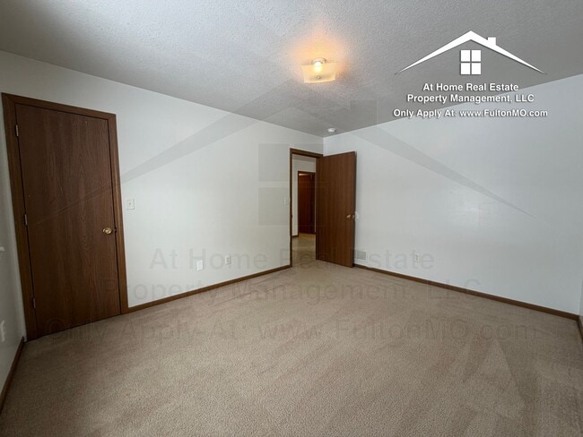 Building Photo - Gates Boulevard 2629–2631 Duplex