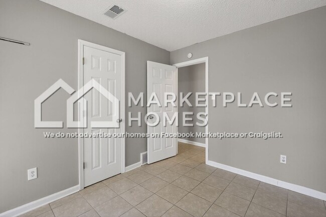 Building Photo - 5826 Laurie Dr