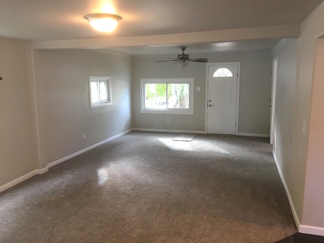 Building Photo - 4 bedroom, 2 bath Home