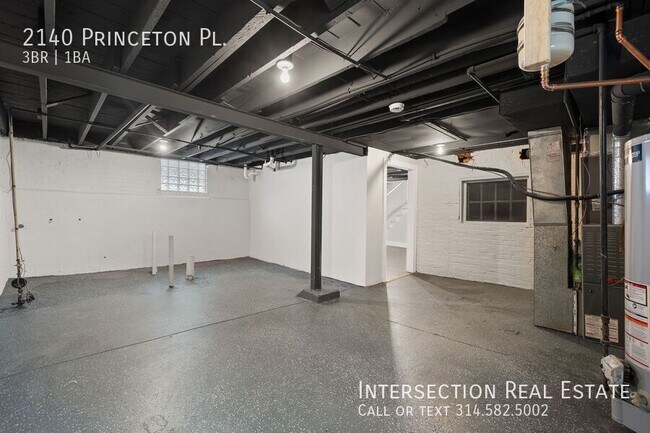 Building Photo - 2140 Princeton Pl