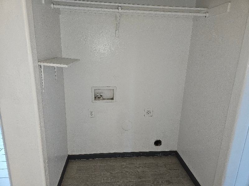 Building Photo - 5070 S Park Ave