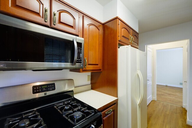 Building Photo - Charming 3BR/2BA Home with Bonus Room, Sunroom & Private Driveway – Prime Hyattsville Location!