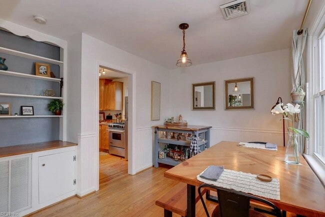 Building Photo - 171 W Bay Ave