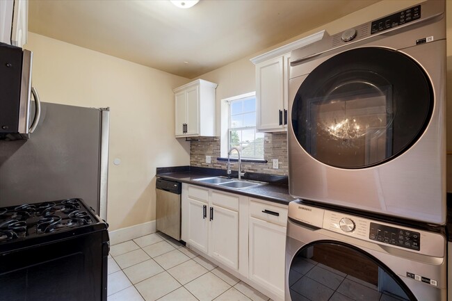 Building Photo - 3005 Arbor St