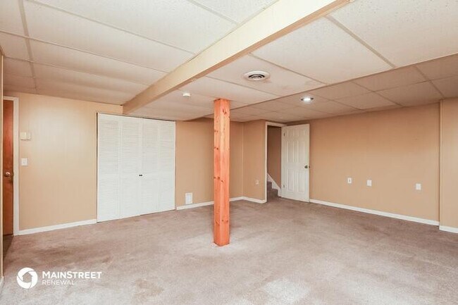 Building Photo - 18508 E Blackhawk Trail, Independence, MO ...
