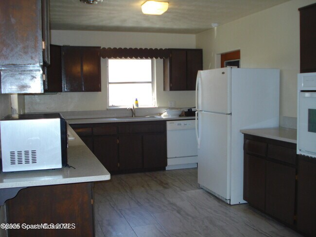 Building Photo - 19 Orange Ave