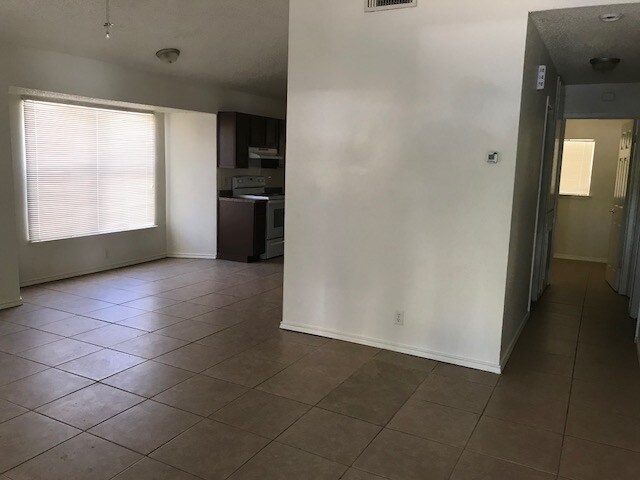 Building Photo - 4003 Colonial Sun Dr