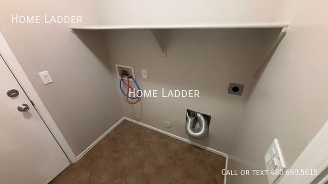 Building Photo - 2349 Oakmont Ln