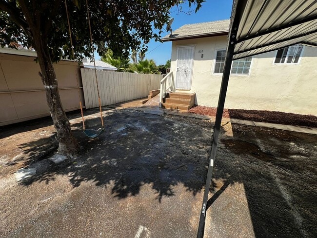 Building Photo - 2BR 1 BA Unit- Nice Yard and Carport, Remo...