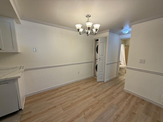 Building Photo - Two Bedroom Two Bathroom In Mountlake Terrace