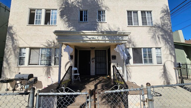 Building Photo - **519 E 17th St Long Beach** Upstairs 2 be...