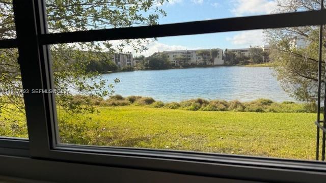 Building Photo - 8895 Fontainebleau Blvd