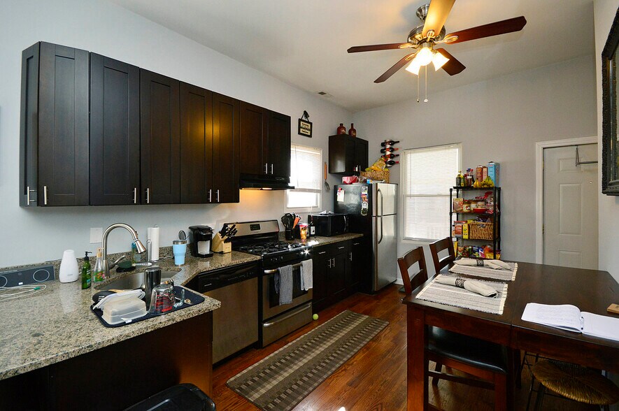 Building Photo - 1644 N Artesian Ave