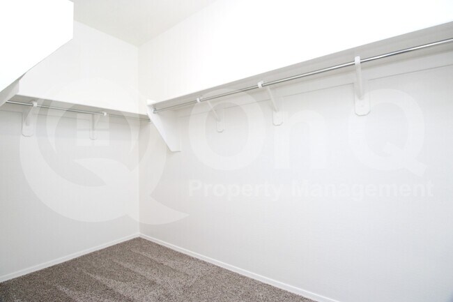 Building Photo - 4644 W Nutmeg Ave