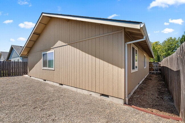 Building Photo - 229 Reanna Way