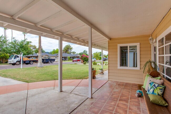 Building Photo - 510 E Belmont Ave