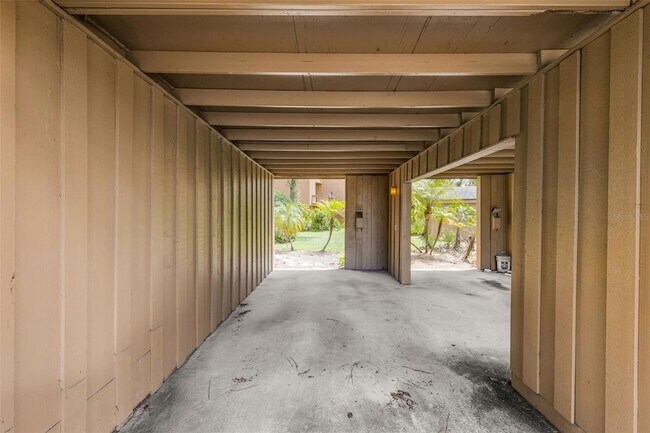 Building Photo - 260 Crown Oaks Way