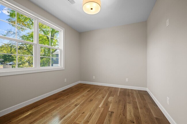 Building Photo - BRAND NEW! Spacious Nashville Home in a Qu...