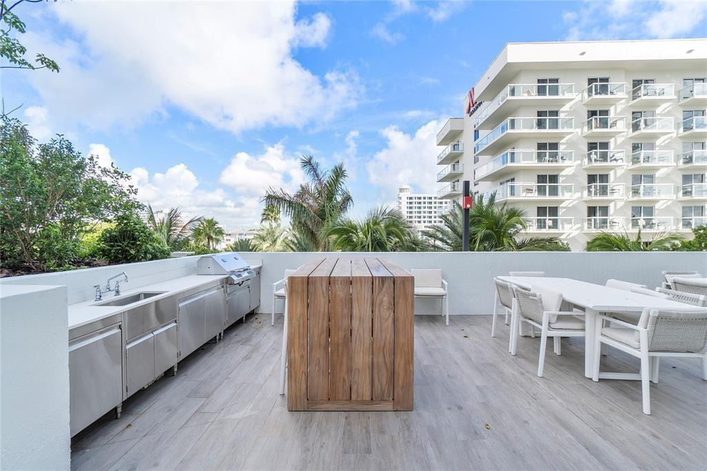 Building Photo - 1116 N Ocean Blvd
