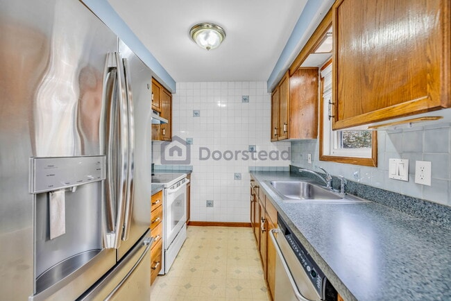 Building Photo - 20 Northwoods Cir