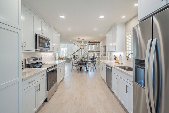 Building Photo - 10527 E Fanfol Ln