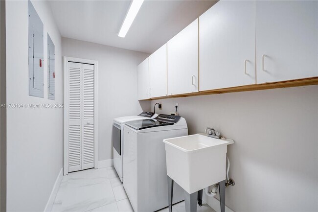 Building Photo - 9818 SW 111th Terrace