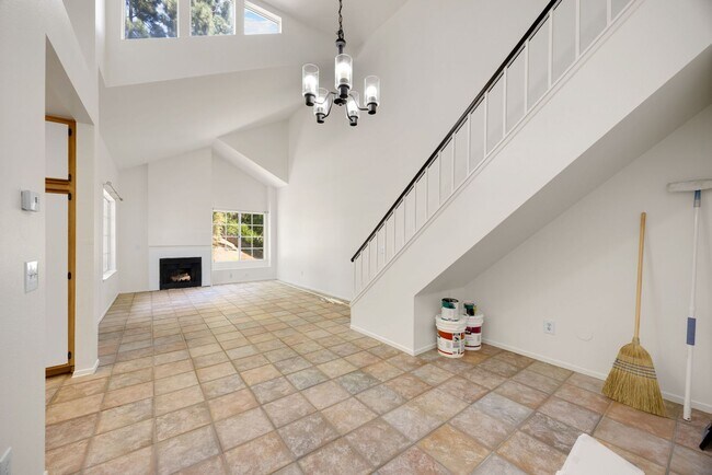 Building Photo - 16540 Graystone Dr. #126
