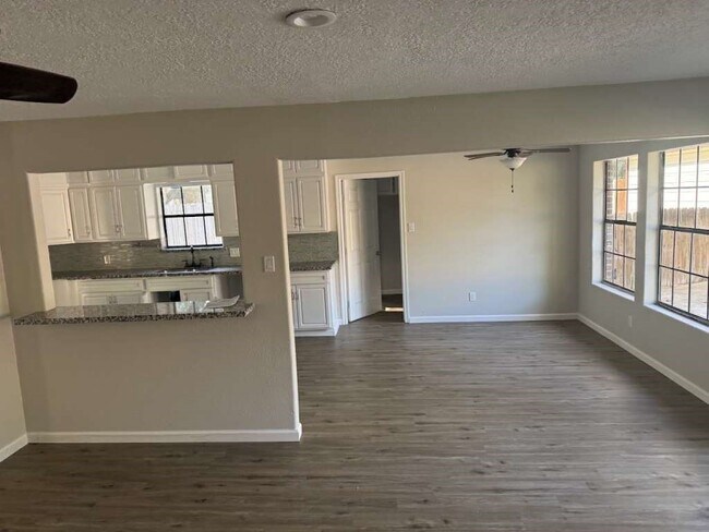 Building Photo - 540 River Plantation Dr