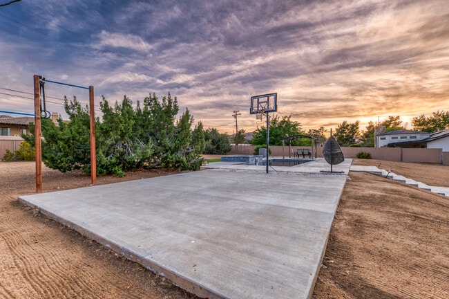 Building Photo - 57731 San Tropeze Dr