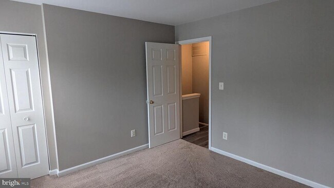Building Photo - 1875 Tiger Lily Cir
