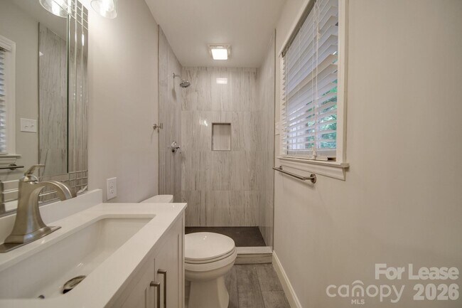 Building Photo - 6700 Castlegate Dr