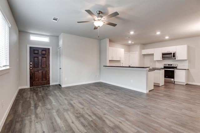 Building Photo - 748 Wheatfield Dr