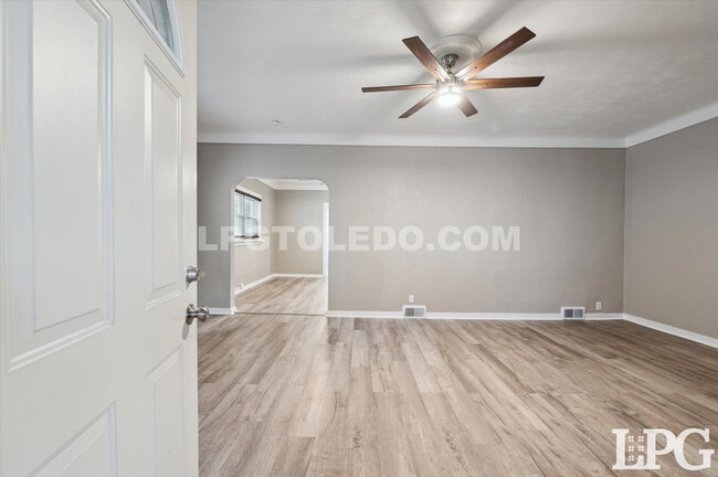 Building Photo - 533 Raymer Blvd