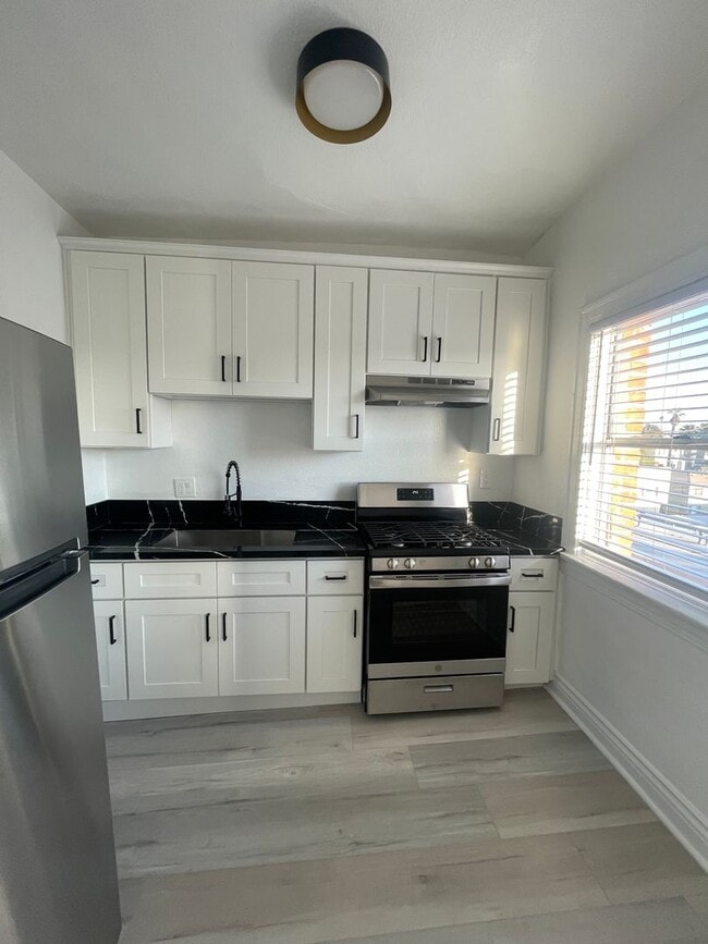 Interior Photo - 1310 S Wilton Pl