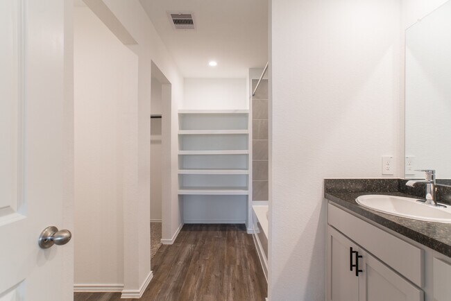 Building Photo - 24314 Pebble Cres Ln