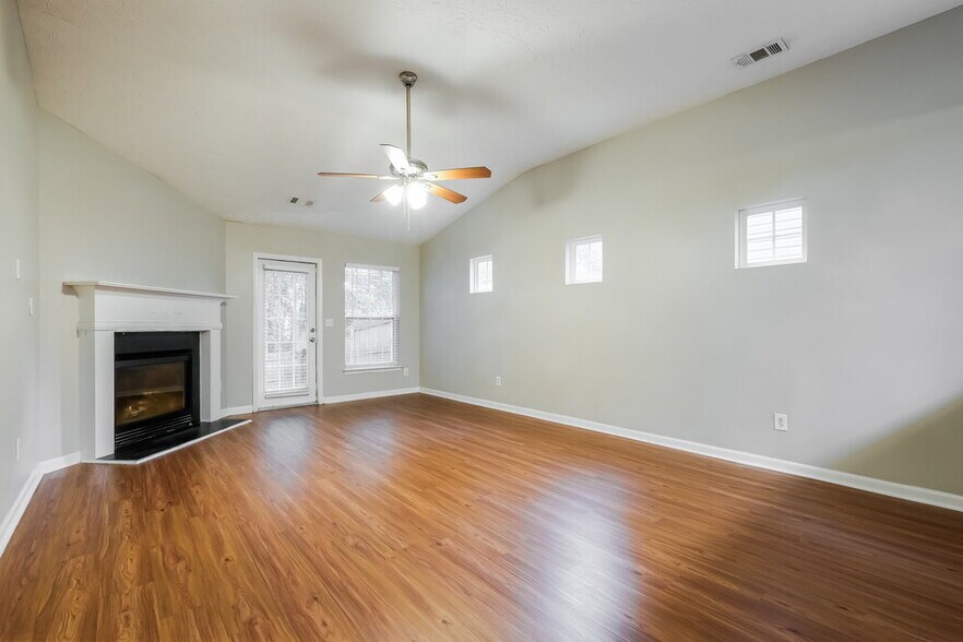 Building Photo - 533 Arrowhead Dr
