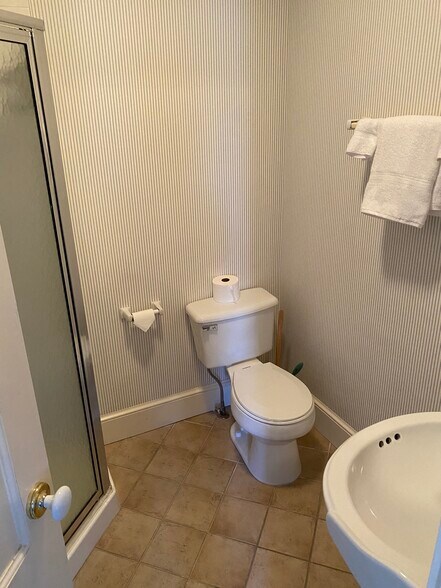 Building Photo - 16 Main St