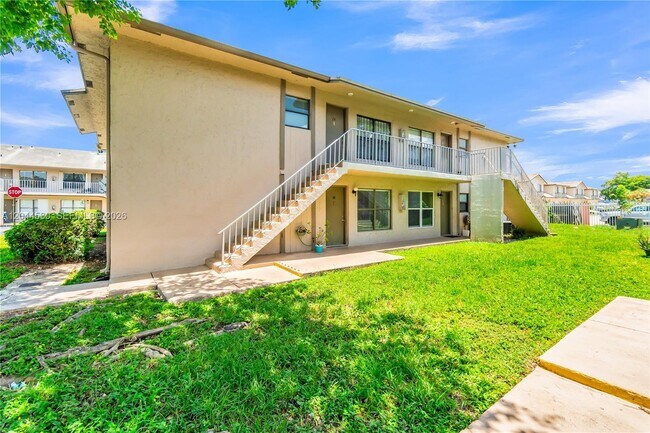 Building Photo - 15350 SW 72nd St