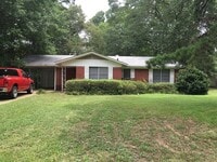Building Photo - New Floors and Paint!!