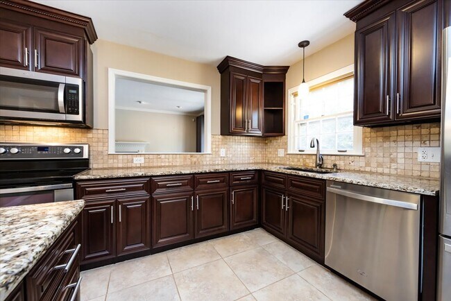 Building Photo - 5400 Farmbrook Dr