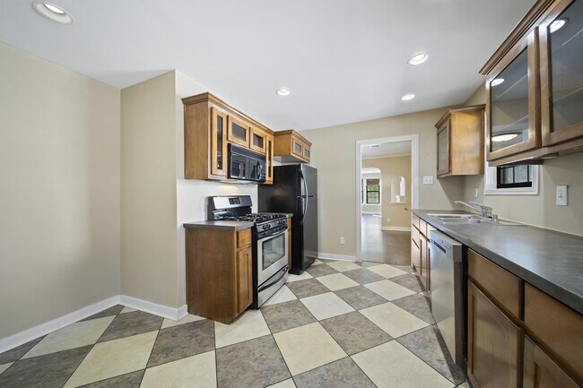 Building Photo - 1231 S Richmond Ave