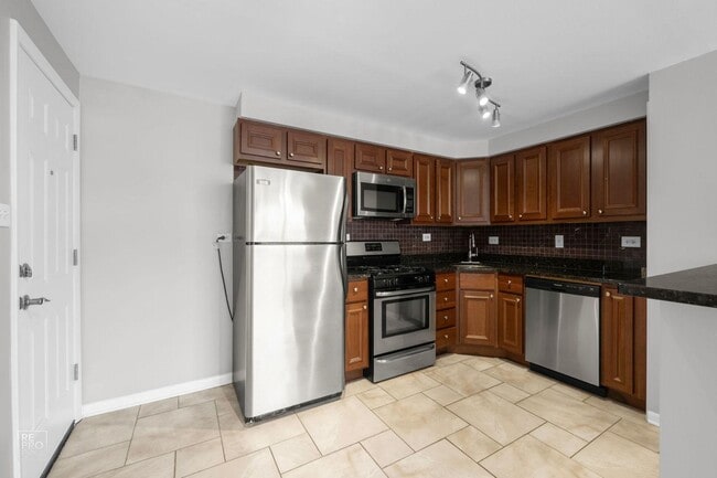 Building Photo - 8440 W 95th St