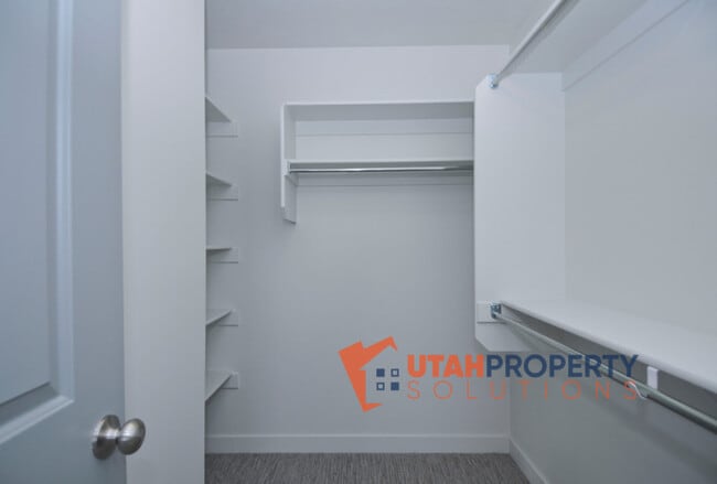 Building Photo - 1032 W 430 S