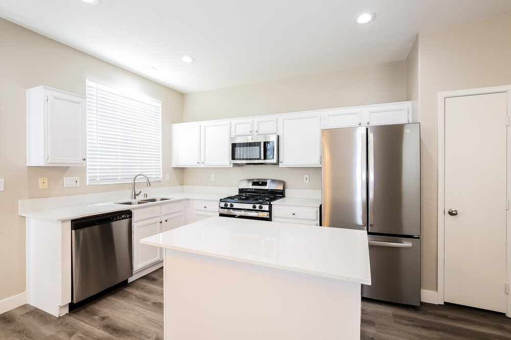 Building Photo - 1931 Giant Pine Ave